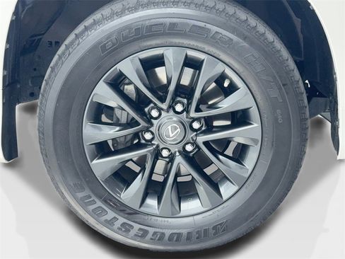 Used 2023 Lexus GX 460 Premium w/ Premium Package image 56