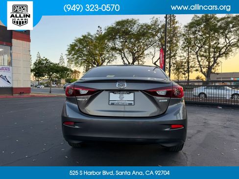 Used 2017 MAZDA MAZDA3 Touring w/ Popular Equipment Package FWD image 5