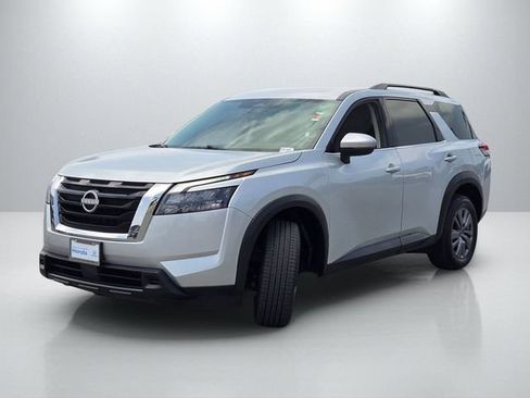 Used 2024 Nissan Pathfinder SV FWD image 8
