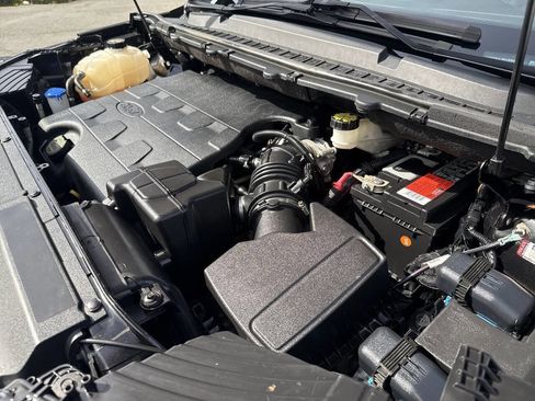 Used 2018 Ford Edge SEL w/ SEL Appearance Package image 13