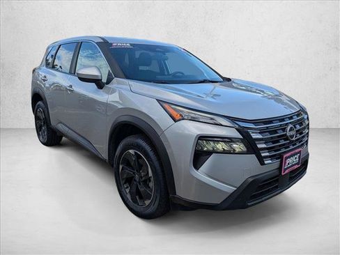 Used 2025 Nissan Rogue SV AWD/4WD image 3