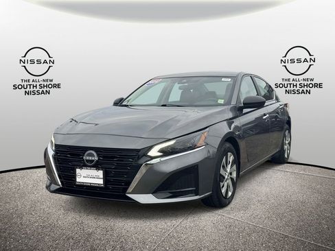 Used 2025 Nissan Altima 2.5 S image 4