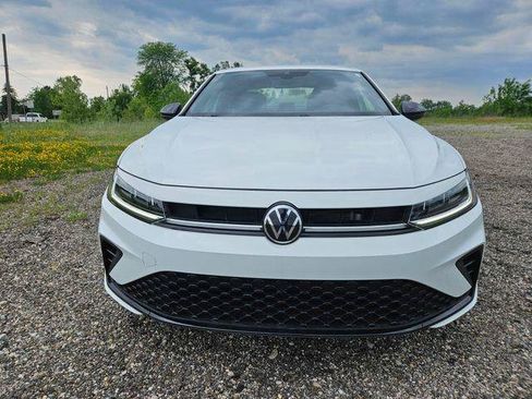 Used 2025 Volkswagen Jetta Sport FWD image 2