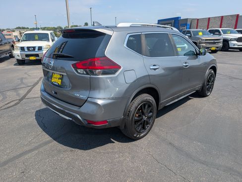 Used 2018 Nissan Rogue SV AWD/4WD image 8