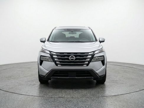 Used 2025 Nissan Rogue SV AWD/4WD image 2