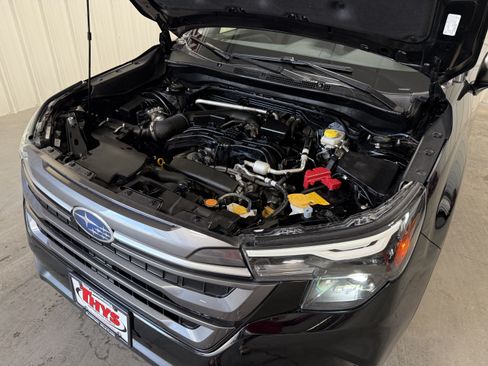 Used 2025 Subaru Forester Premium AWD/4WD image 16