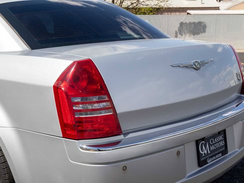 Used 2005 Chrysler 300 C w/ Navigation & Sound Group II RWD image 33