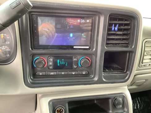 Used 2006 GMC Sierra 2500 SLE w/ Onstar Plus Package AWD/4WD image 48
