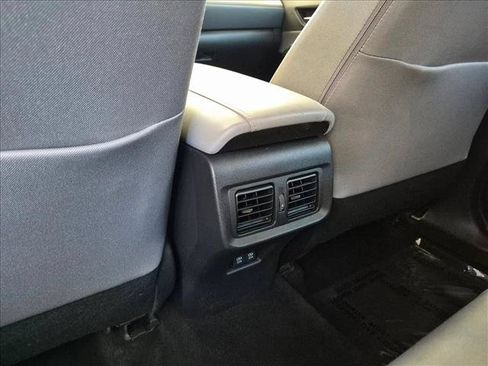 Used 2021 Toyota Venza LE w/ Carpet Mat Package (TMS) AWD/4WD image 24