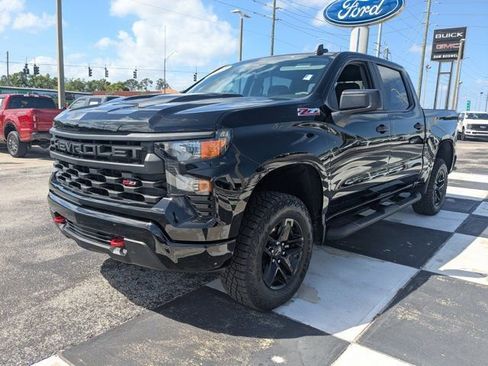Used 2025 Chevrolet Silverado 1500 Custom Trail Boss w/ LPO, Dark Essentials Package image 9