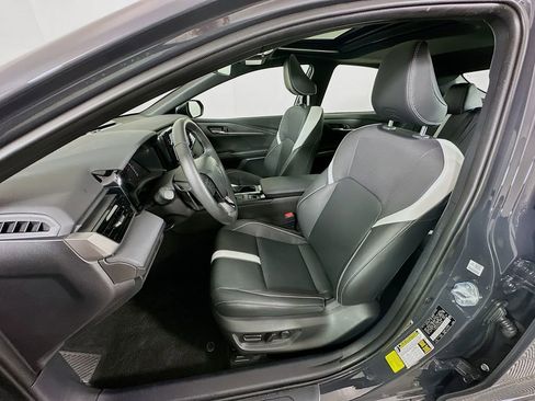 Used 2025 Toyota Camry SE image 21