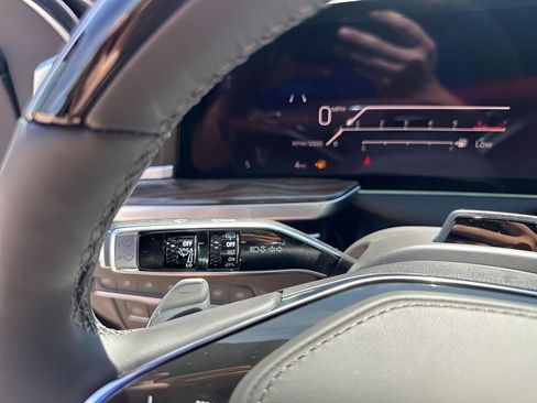 New 2026 Cadillac Escalade ESV Platinum Sport w/ LPO, ONYX Package AWD/4WD image 42