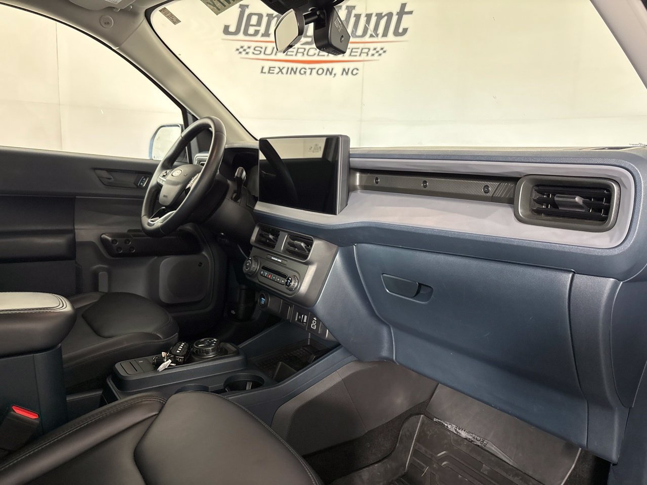 Used 2025 Ford Maverick Lariat w/ Black Appearance Package AWD/4WD image 31