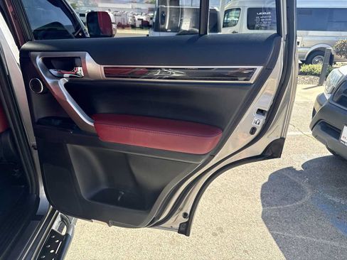 Used 2020 Lexus GX 460 Luxury w/ Luxury Sport Package AWD/4WD image 24