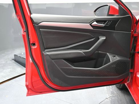 Used 2019 Volkswagen Jetta SE w/ Cold Weather Package image 39