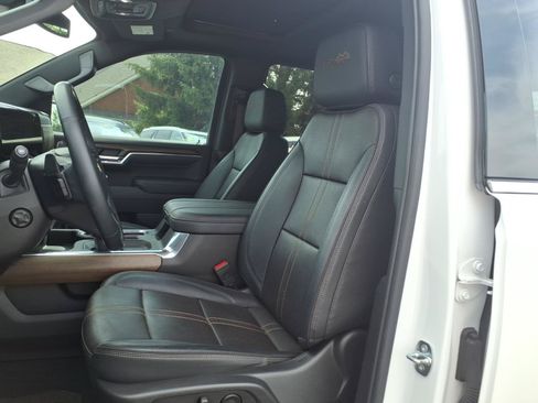 Used 2023 Chevrolet Silverado 1500 High Country AWD/4WD image 12