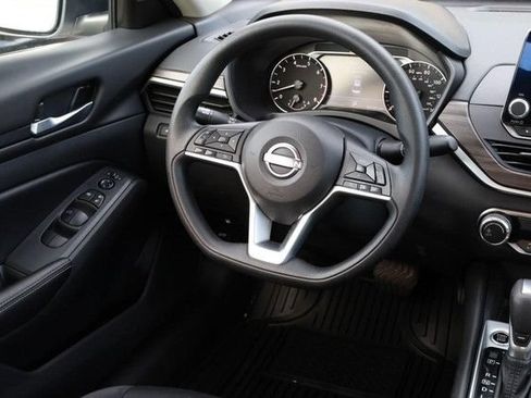 Certified 2025 Nissan Altima 2.5 SV FWD image 22