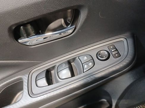 Used 2025 Nissan Versa SV image 15