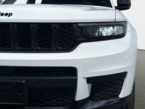 Used 2025 Jeep Grand Cherokee L Altitude image 9