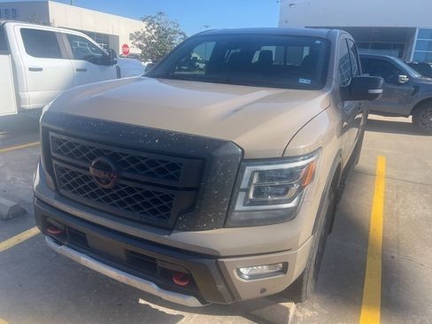 Used 2023 Nissan Titan PRO-4X w/ Pro-4x Convenience Package image 6