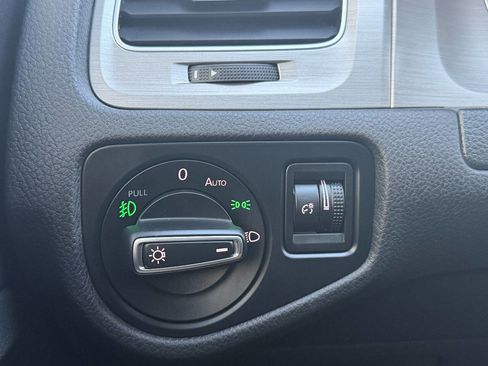 Used 2017 Volkswagen Golf SE image 14