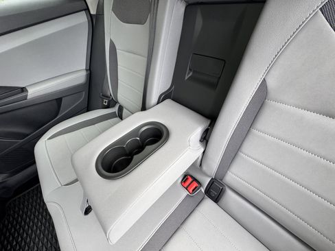 Used 2024 Volkswagen Taos SE image 17