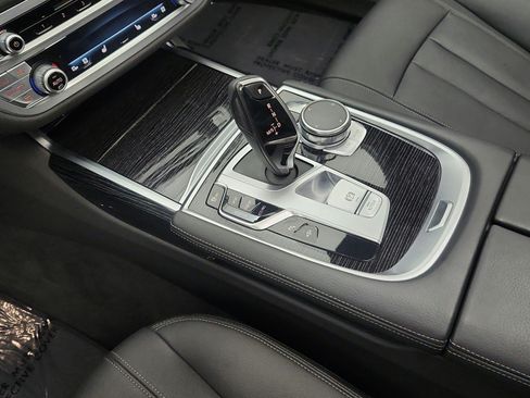 Used 2019 BMW 740i w/ M Sport Package RWD image 11