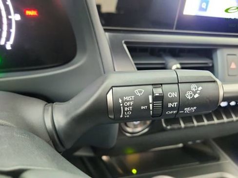 Used 2025 Lexus UX 300h FWD image 41