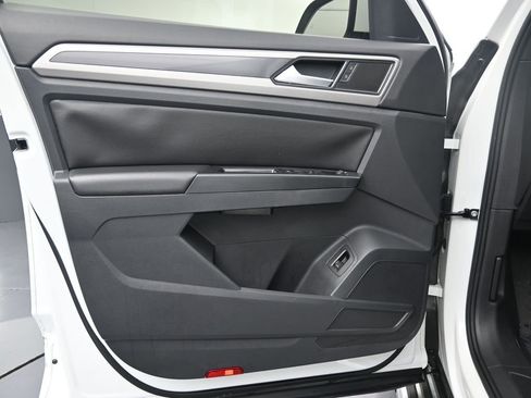 Used 2020 Volkswagen Atlas Cross Sport SE w/ Panoramic Sunroof Package image 11