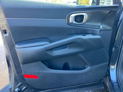 Used 2021 Kia Sorento LX image 23