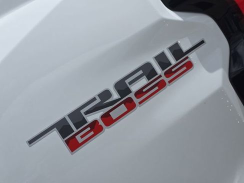 Used 2024 Chevrolet Colorado Trail Boss w/ Technology Package AWD/4WD image 11