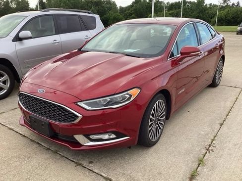 Used 2018 Ford Fusion Platinum FWD image 2