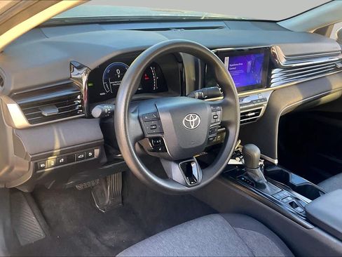 Used 2025 Toyota Camry LE FWD image 17