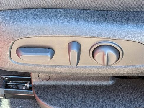 Used 2023 GMC Terrain SLE w/ Driver Convenience Package image 20