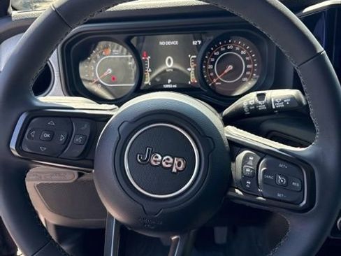 Used 2025 Jeep Wrangler Unlimited Sport AWD/4WD image 17