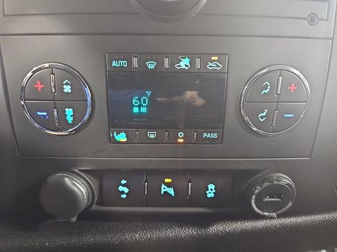 Used 2013 Chevrolet Silverado 2500 LT w/ Interior Plus Package AWD/4WD image 25