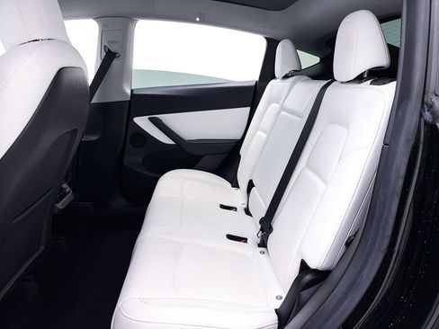 Used 2021 Tesla Model Y Long Range image 32