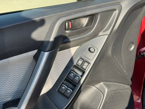 Used 2017 Subaru Forester 2.5i Premium w/ All-Weather Package image 11