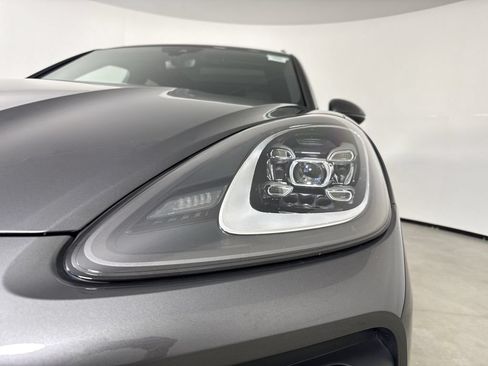 Certified 2023 Porsche Cayenne AWD/4WD image 11