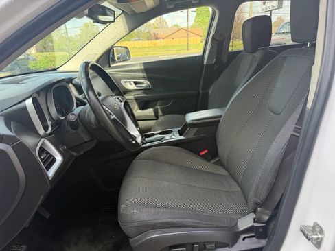 Used 2017 Chevrolet Equinox LT w/ Convenience Package FWD image 10