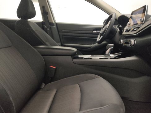 Used 2024 Nissan Altima 2.5 SV FWD image 21