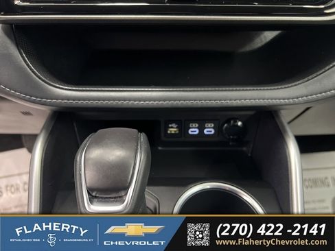 Used 2024 Toyota Highlander LE AWD/4WD image 29