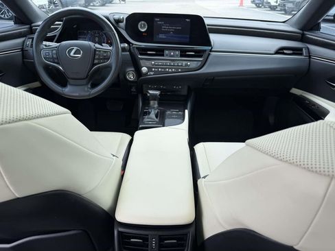 Used 2022 Lexus ES 350 w/ Premium Package FWD image 2