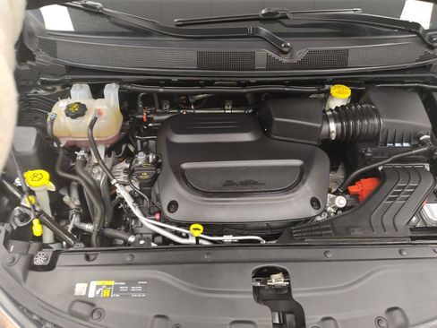 Used 2023 Chrysler Voyager LX image 30