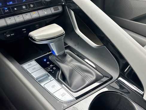 Used 2025 Hyundai Elantra SEL image 17