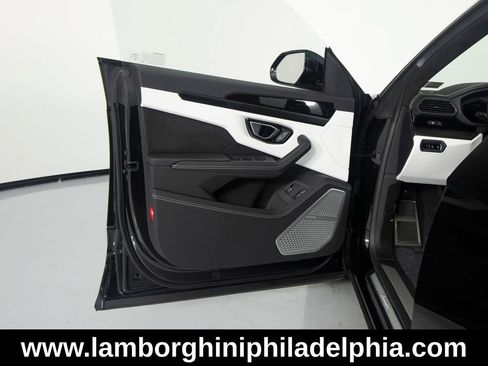 Used 2023 Lamborghini Urus S AWD/4WD image 11