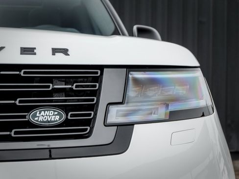 New 2025 Land Rover Range Rover SE image 6