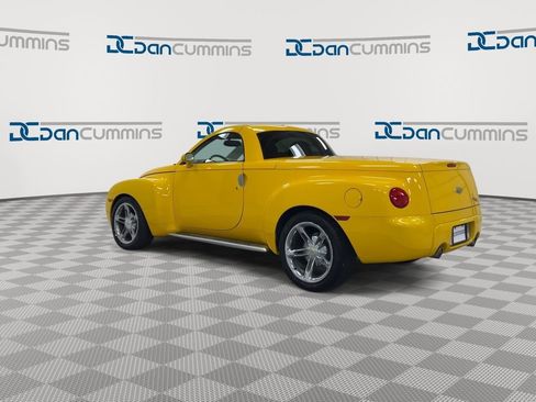 Used 2004 Chevrolet SSR w/ Preferred Equipment Group RWD image 6