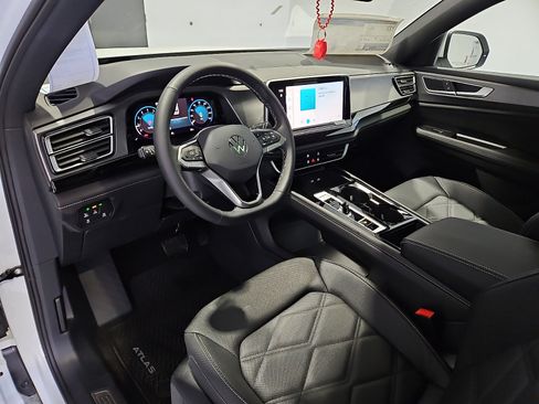 New 2026 Volkswagen Atlas Cross Sport SE image 14