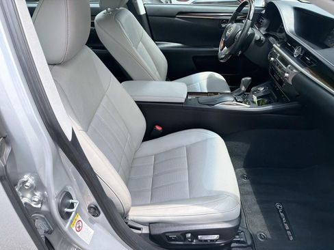 Used 2016 Lexus ES 350 w/ Luxury Package w/Wood Trim FWD image 13